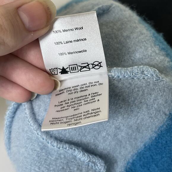 OUTDOOR RESEARCH Blue Merino Wool Gradient Beanie Hat Warm‎ Winter Hiking - Picture 6 of 6